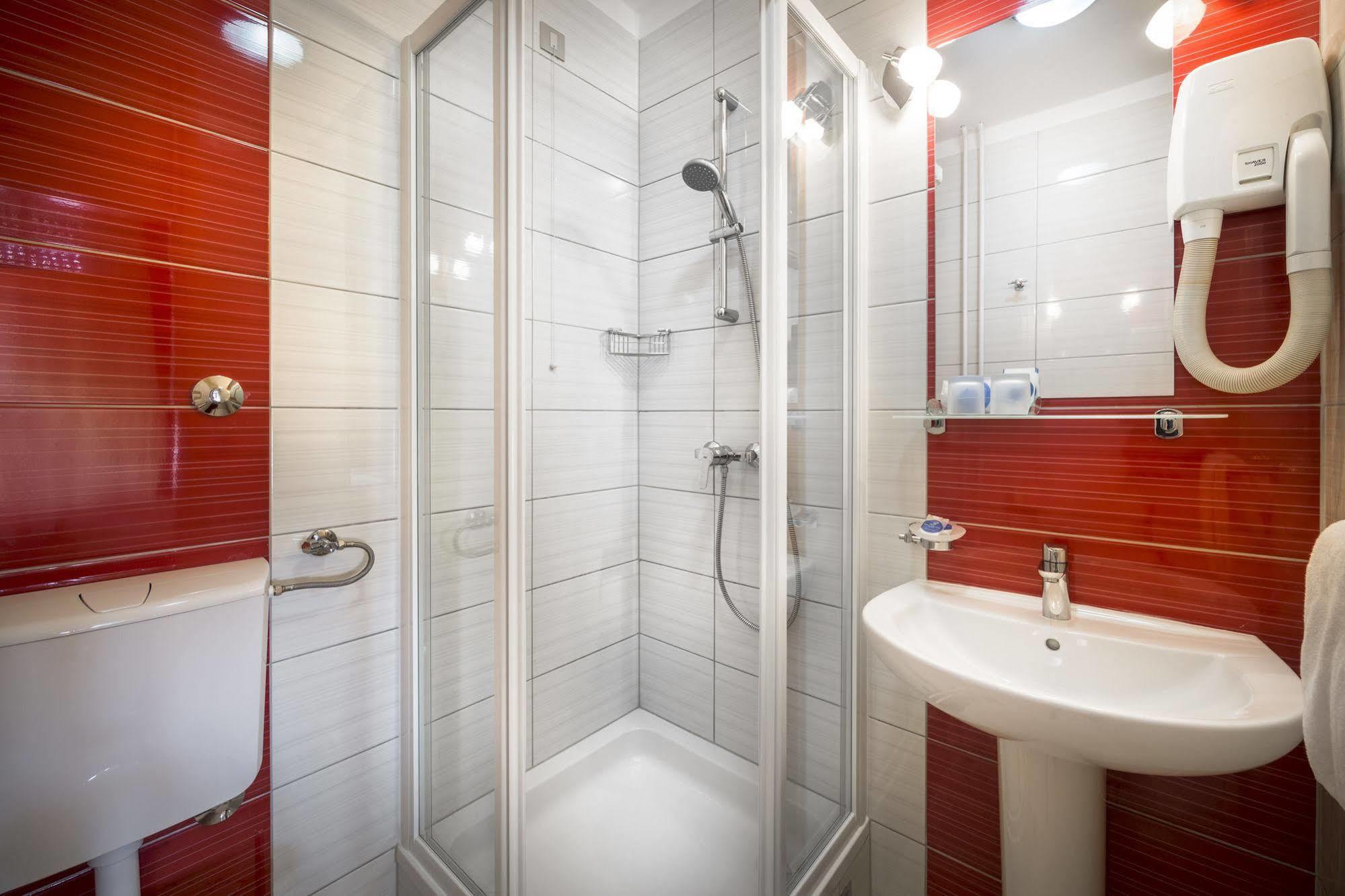 Standard Doppel- oder Zweibettzimmer mit Meerblick