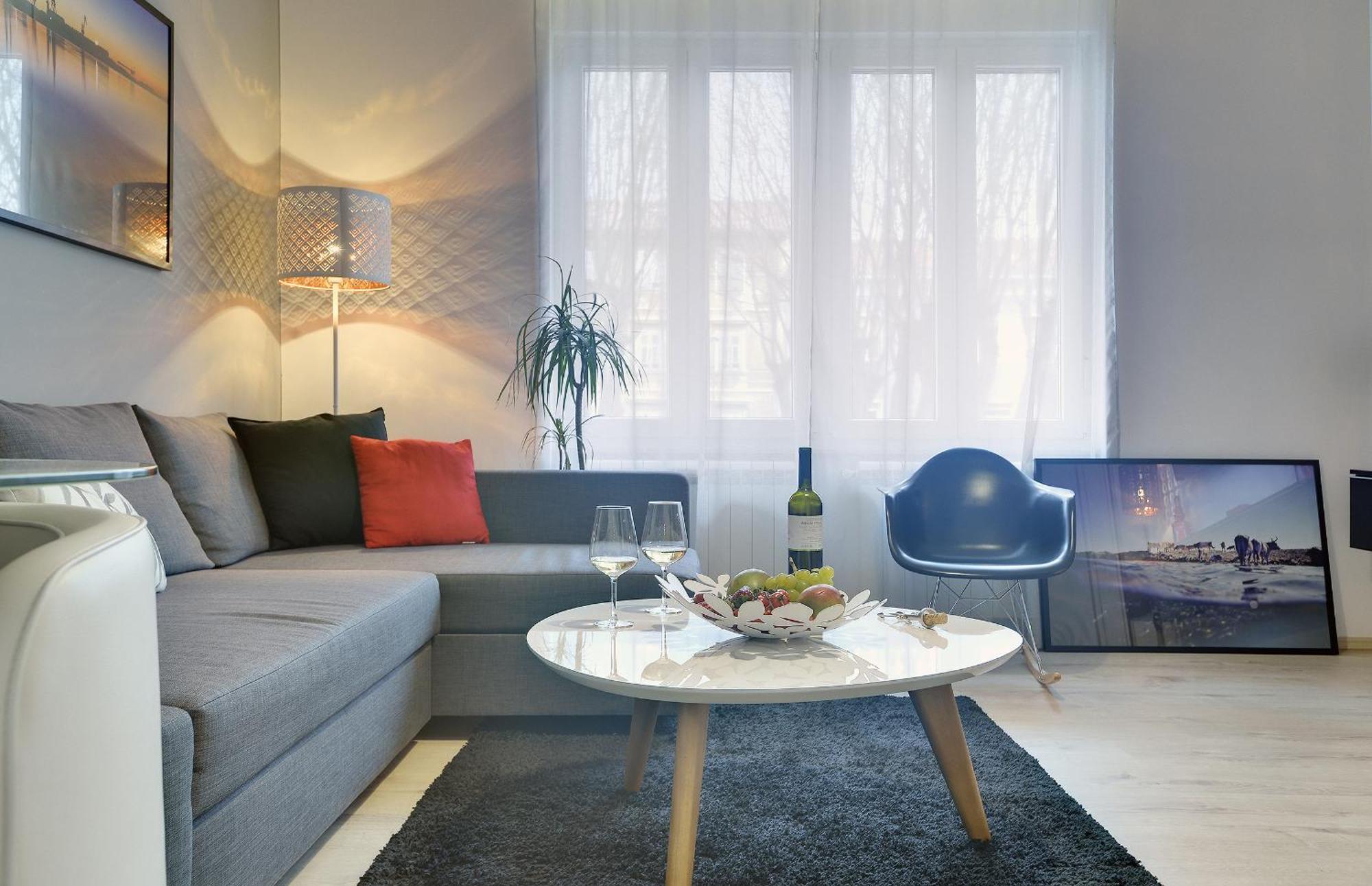 One-Bedroom Apartment,715429411:JPEG