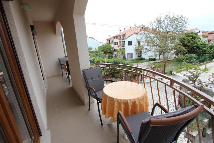 Apartment mit Balkon