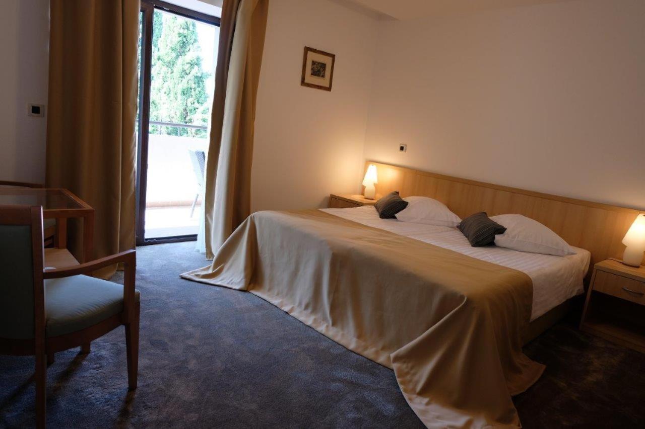 Standaard Tweepersoonskamer met 1 of 2 Bedden en Balkon