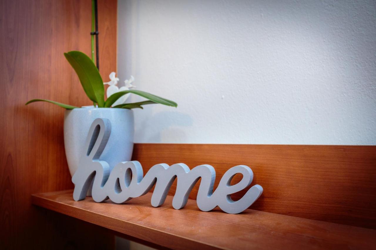 One-Bedroom Apartment,758854753:JPEG