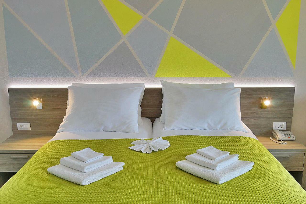 Double Room with Balcony and Sea View,776892736:JPEG