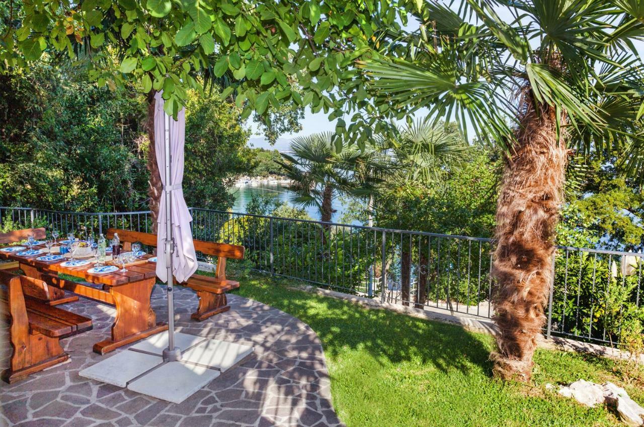Deluxe Two-Bedroom Apartment Terrace Sea View
