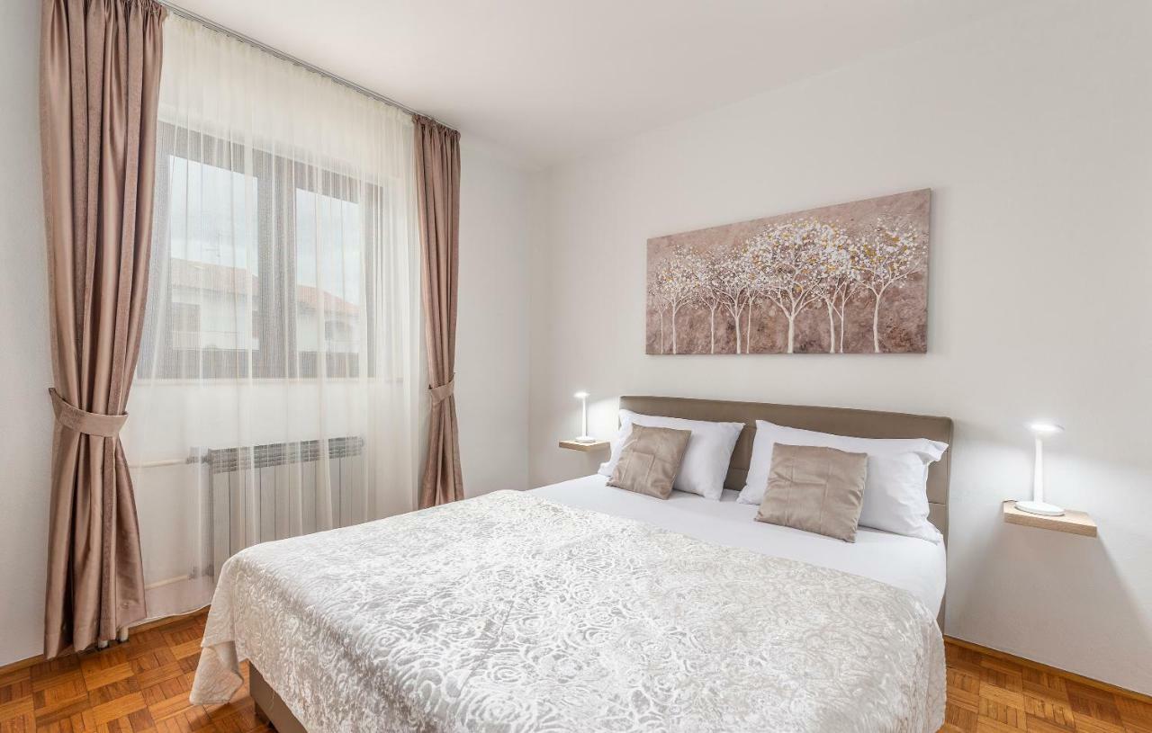 One-Bedroom Apartment,805677573:JPEG