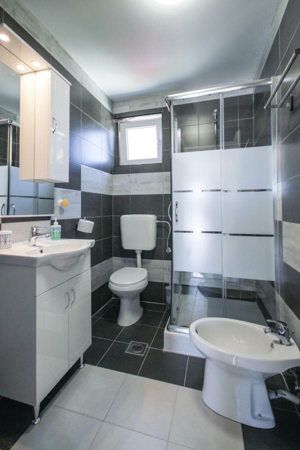 One-Bedroom Apartment,811617069:JPEG