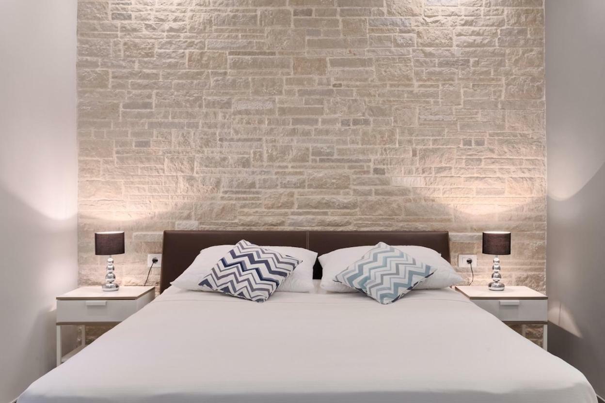 One-Bedroom Apartment,819264902:JPEG