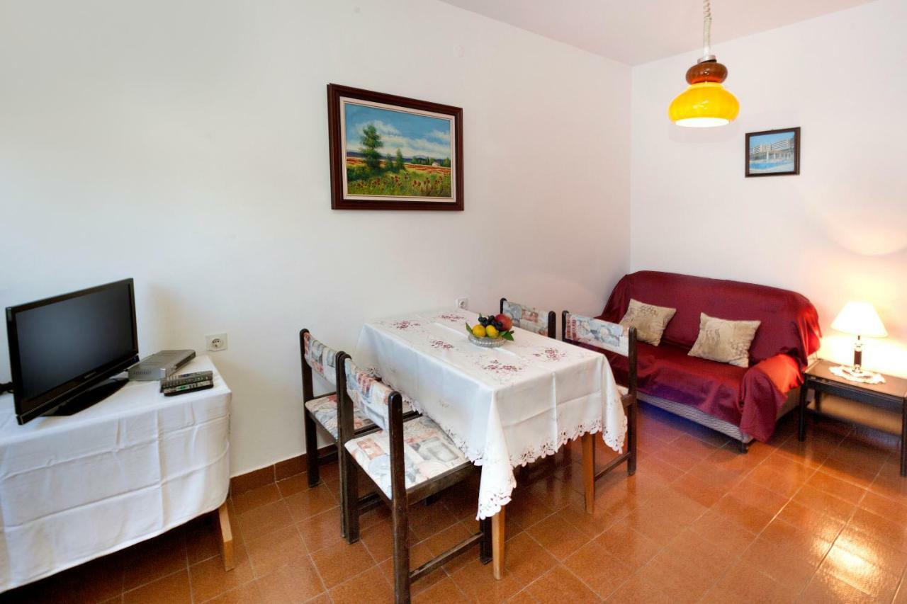 One-Bedroom Apartment,827374970:JPEG