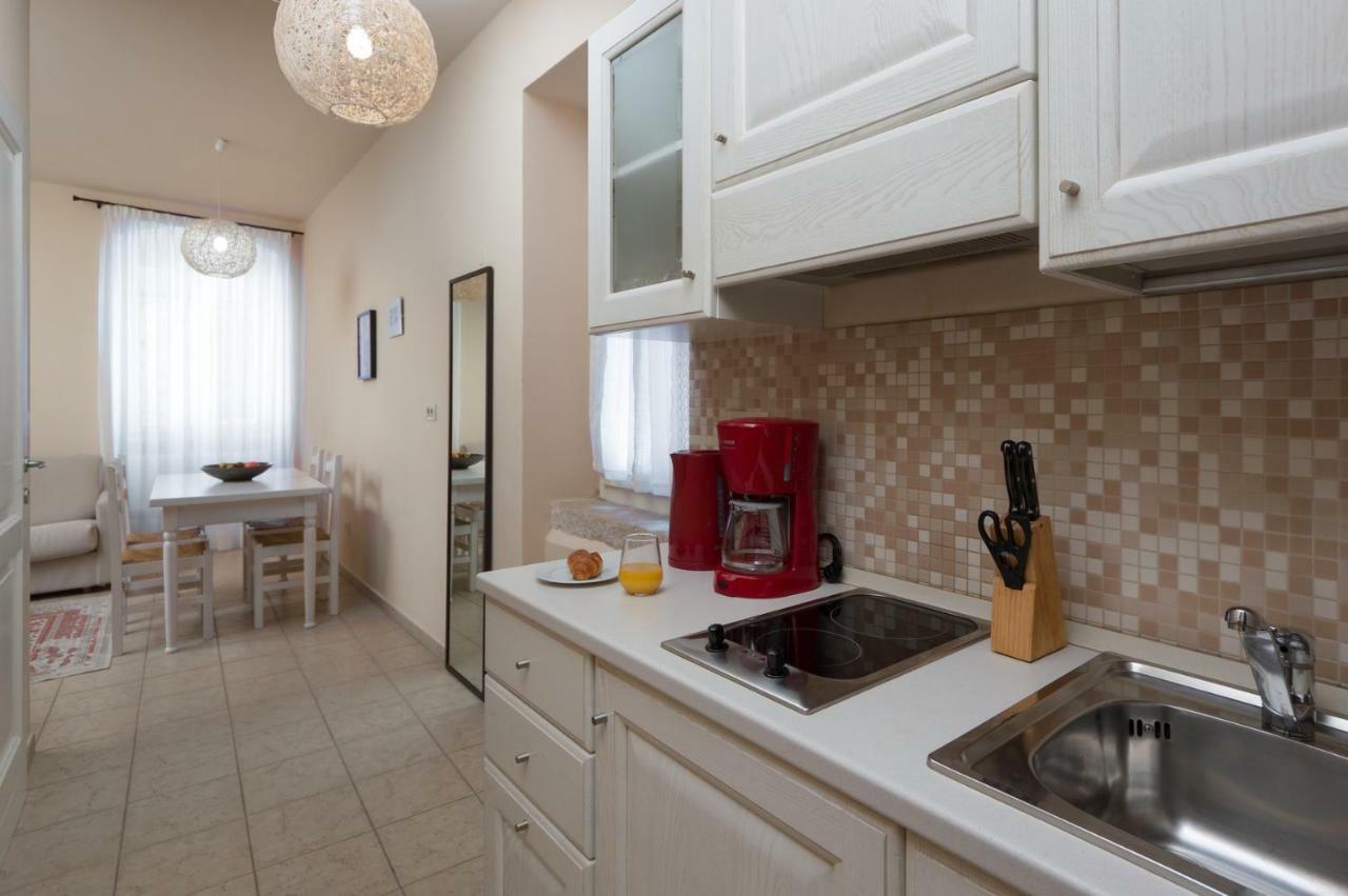 One-Bedroom Apartment,828697328:JPEG