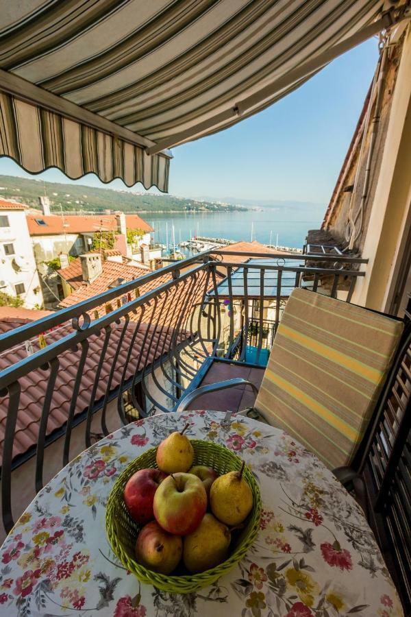 Estudio con balcón y vistas al mar