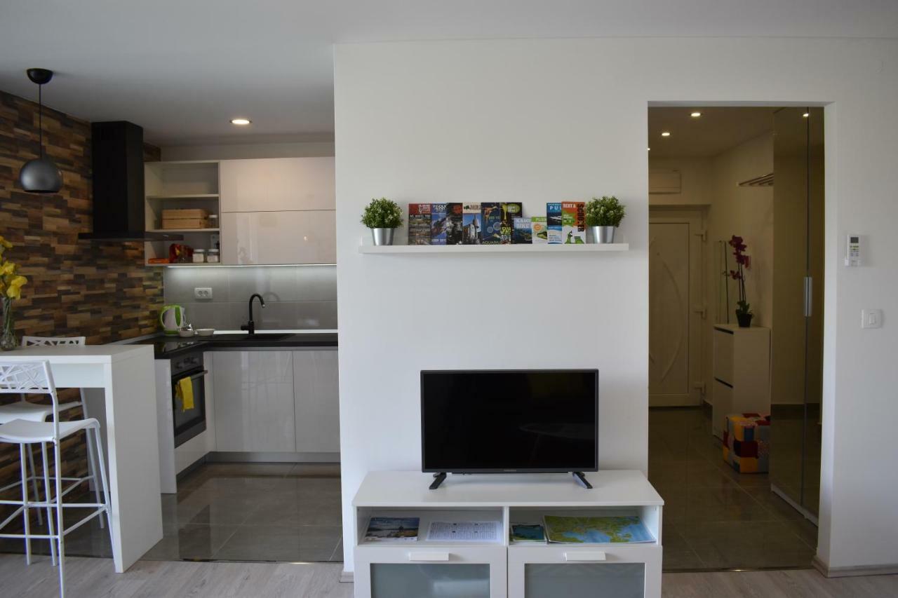 Apartment with Balcony,855733919:JPEG