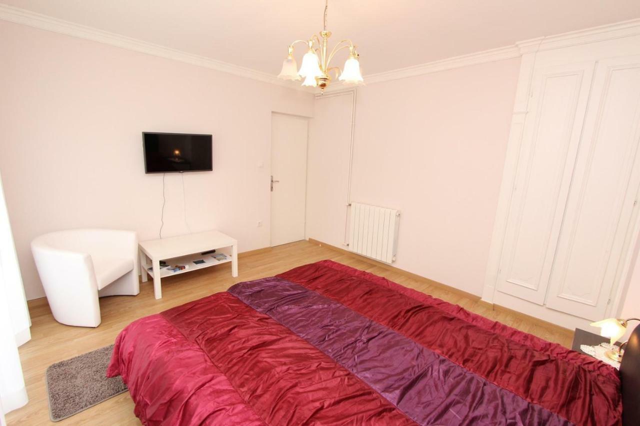 One-Bedroom Apartment,858163862:JPEG