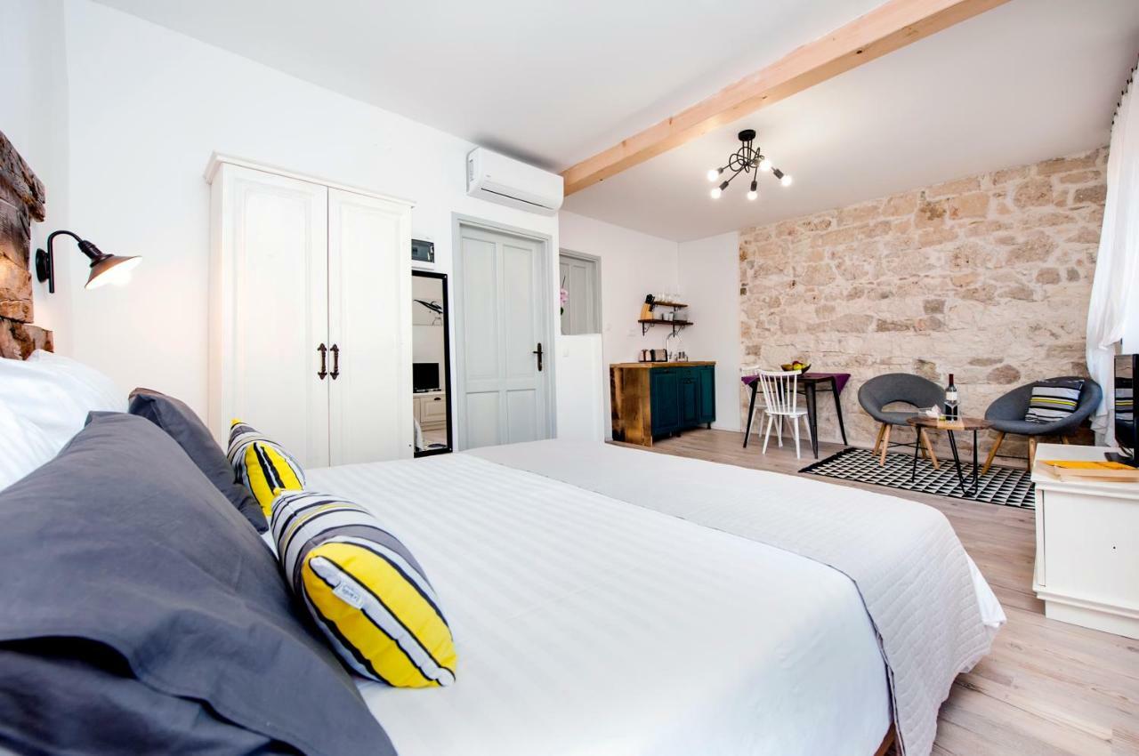 One-Bedroom Apartment,858545306:JPEG