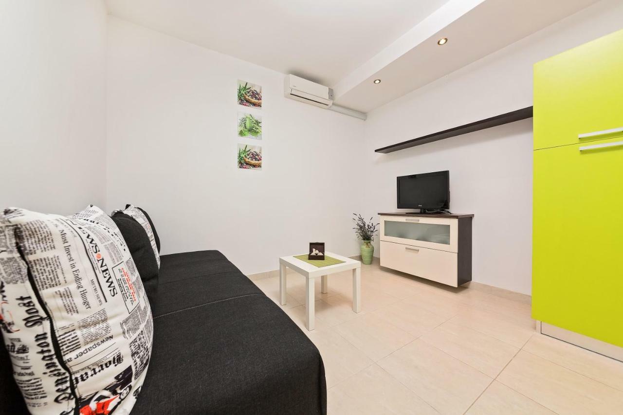 Apartment with Terrace,859112891:JPEG