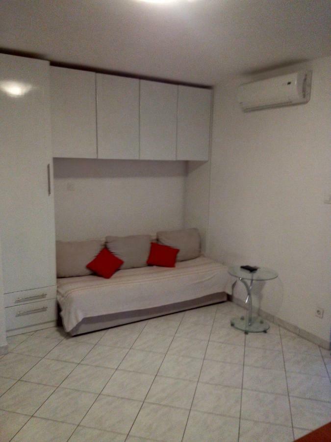 Studio Apartment,860743235:JPEG