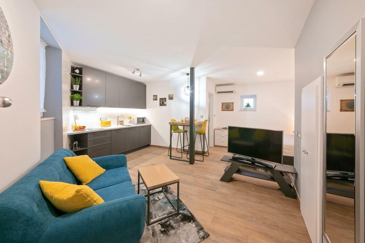 Studio Apartment,865712765:JPEG