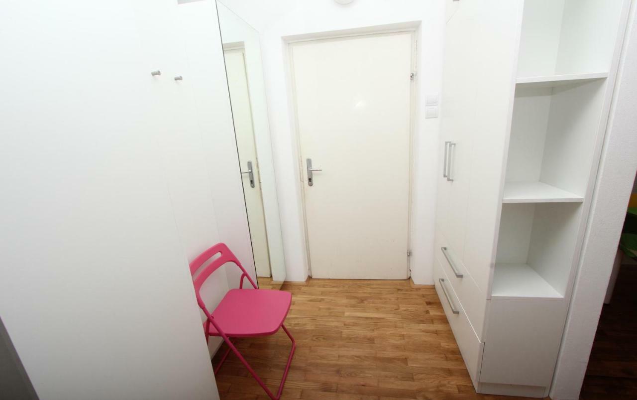 Studio Apartment,875423096:JPEG