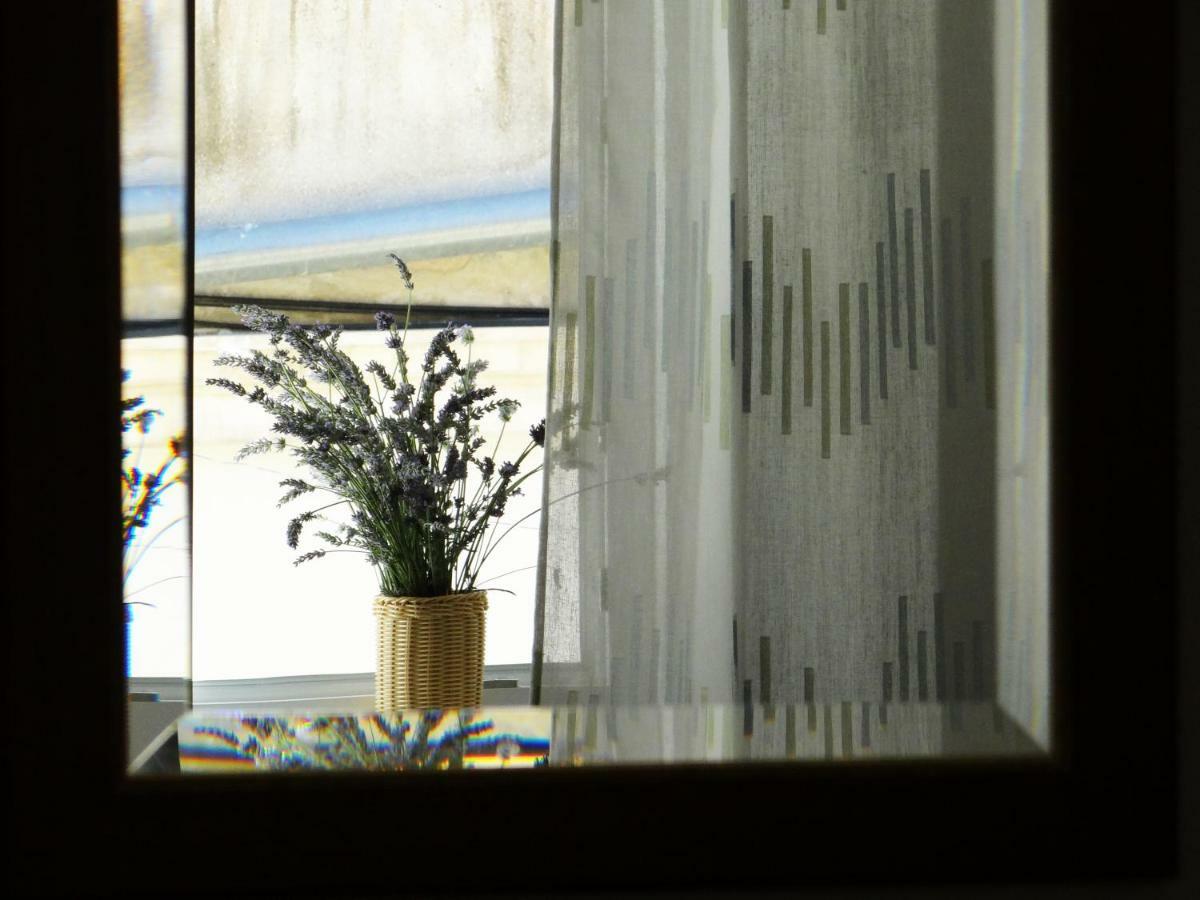 Two-Bedroom Apartment,885760864:JPEG