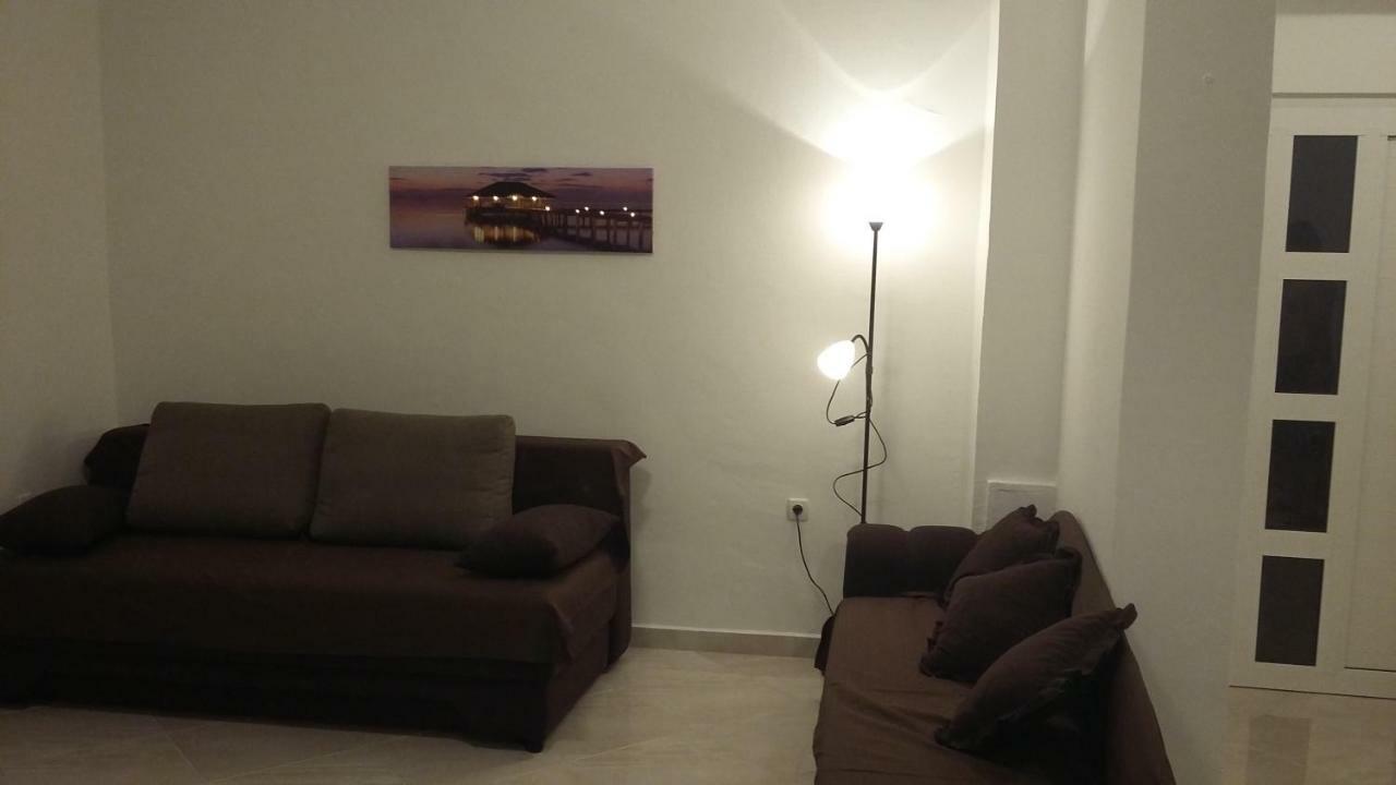 Family Studio,892074052:JPEG