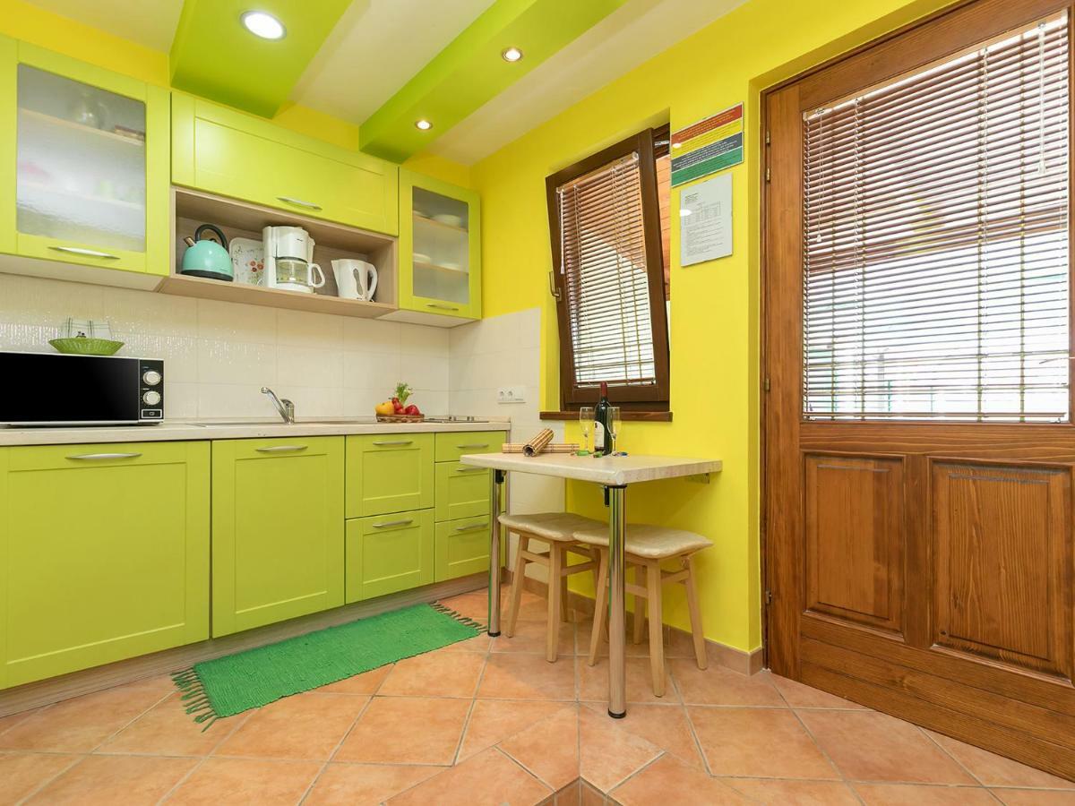 Studio,903312454:JPEG