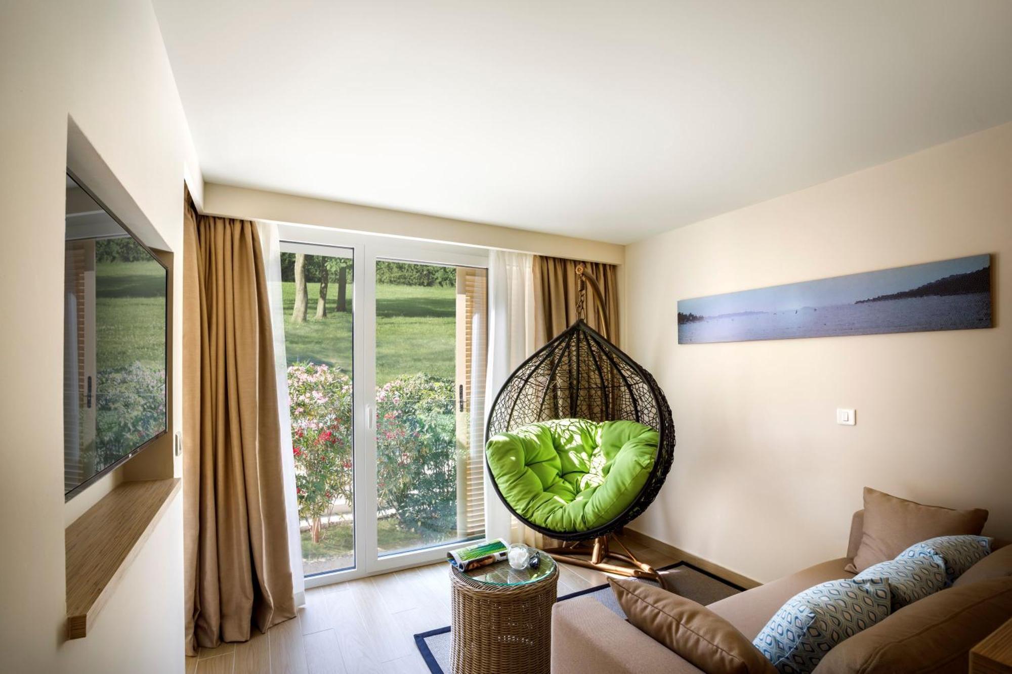 Junior Suite 21 Designed Adults