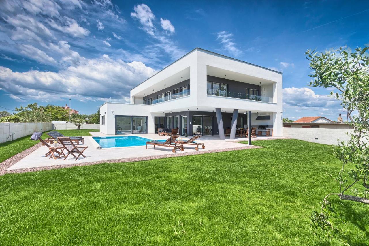 Villa,935224507:JPEG