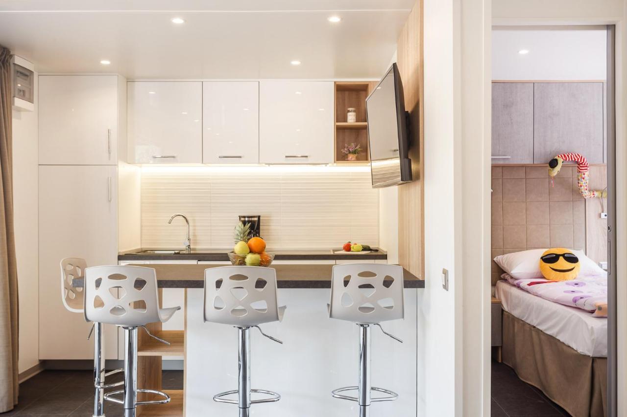 Luxe Stacaravan met 2 Slaapkamers en Hot Tub