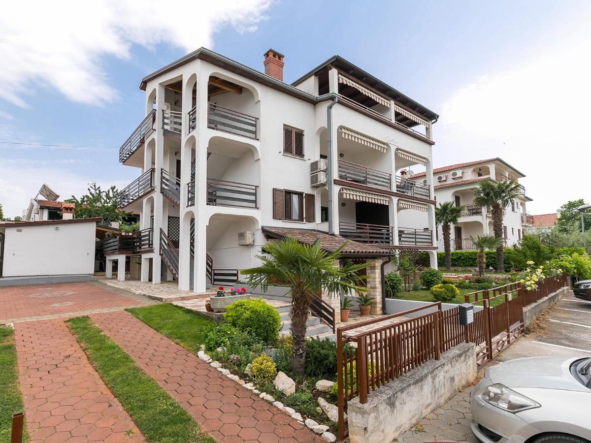 One-Bedroom Apartment,996130711:JPEG