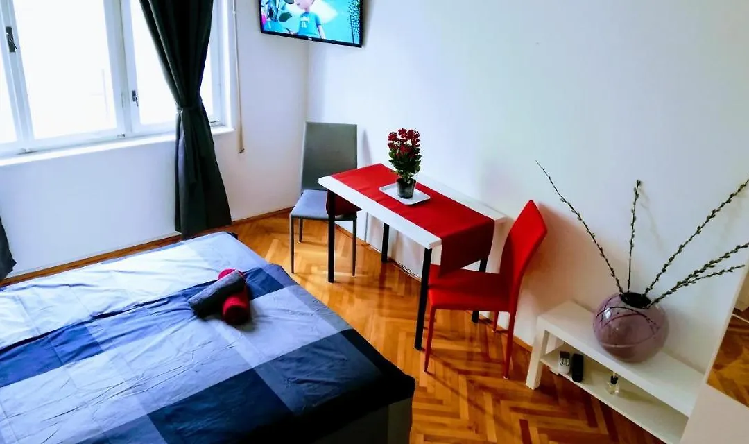 Pula Center Old Town Apartments And Rooms-1