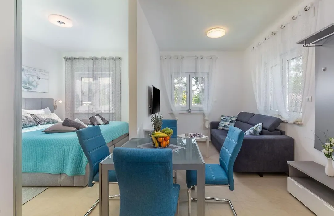 Evita Fazana Premium Studio Apartments-1