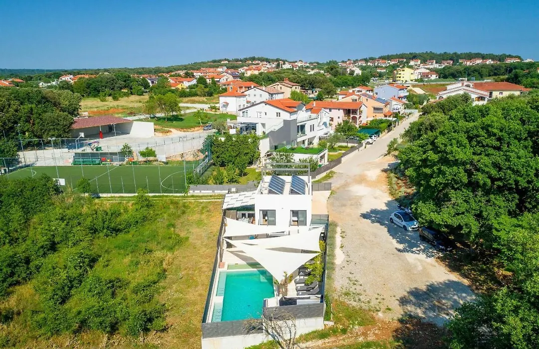 Villa La Mer With Stalactite Cave And Pool Bar-1