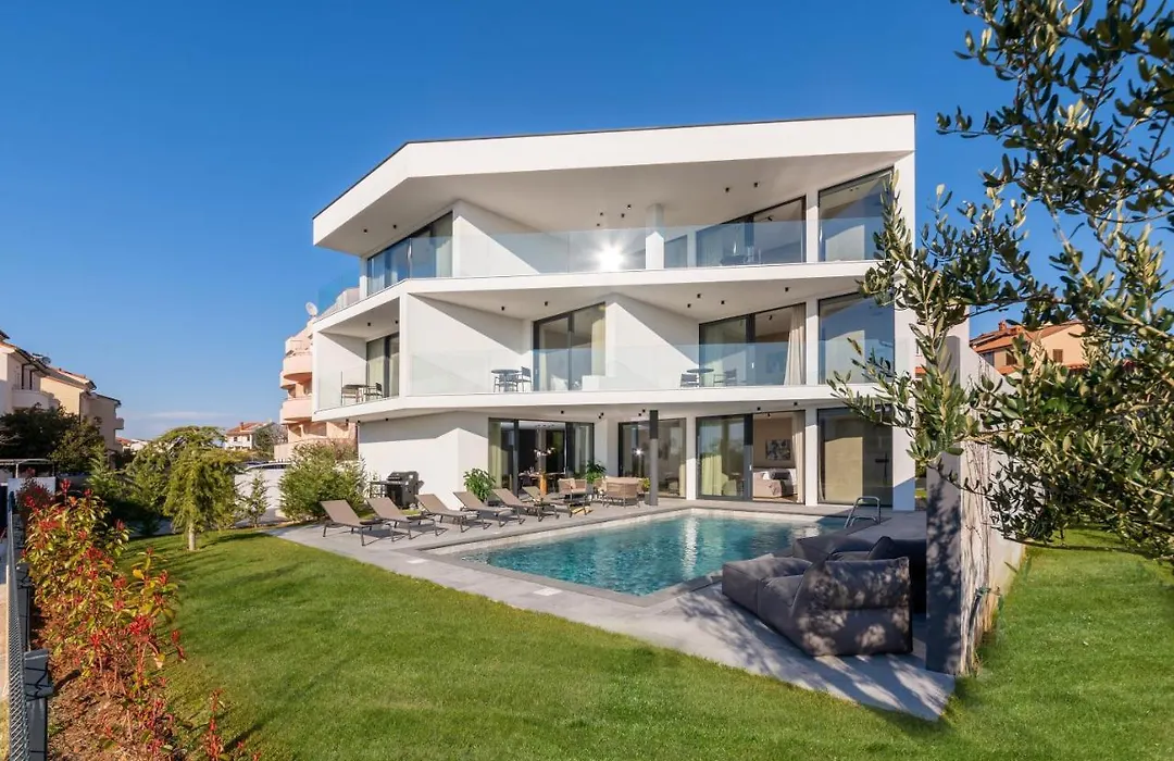 Luxury Villa Aruna-1