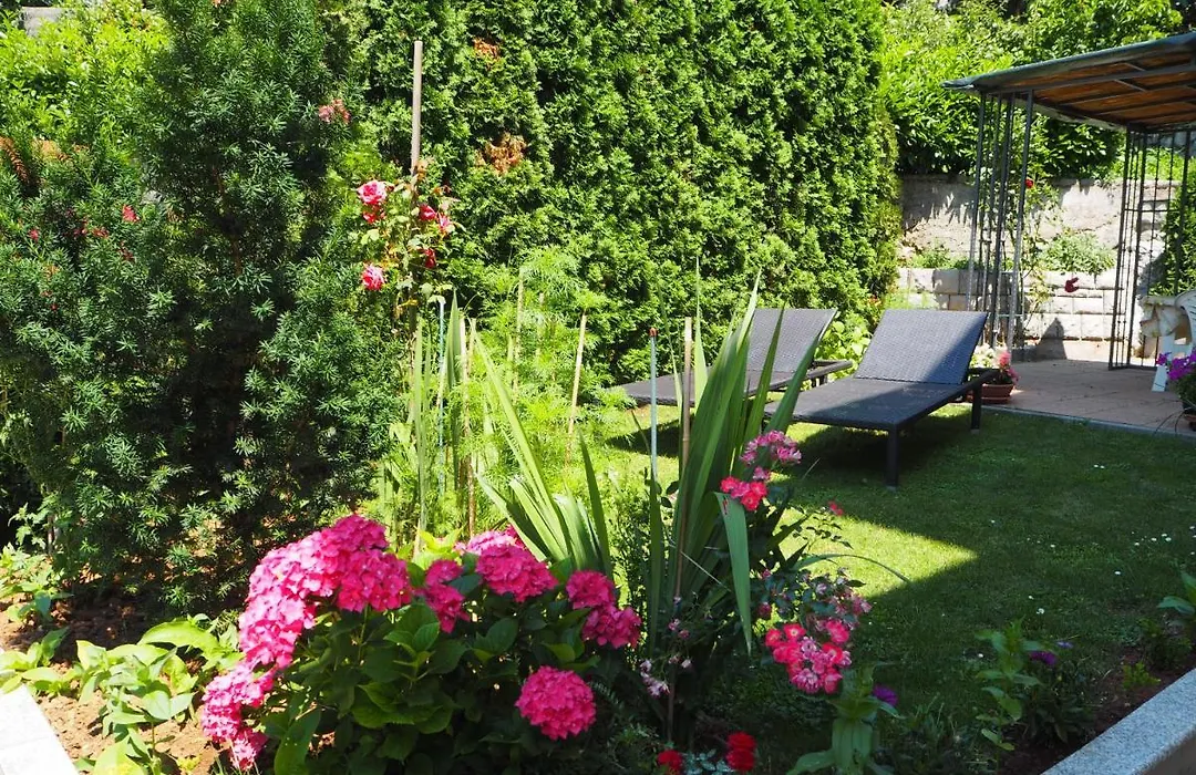 Maria'S Place-1