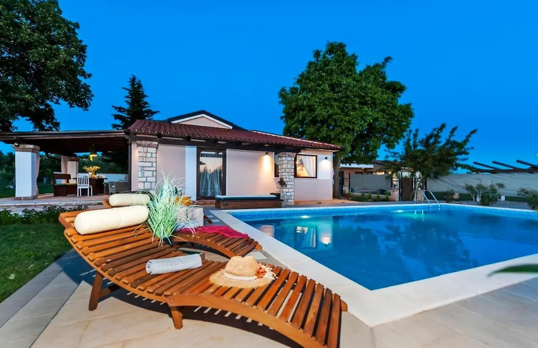 Villa Fauna Near The Town Of Rovinj-1
