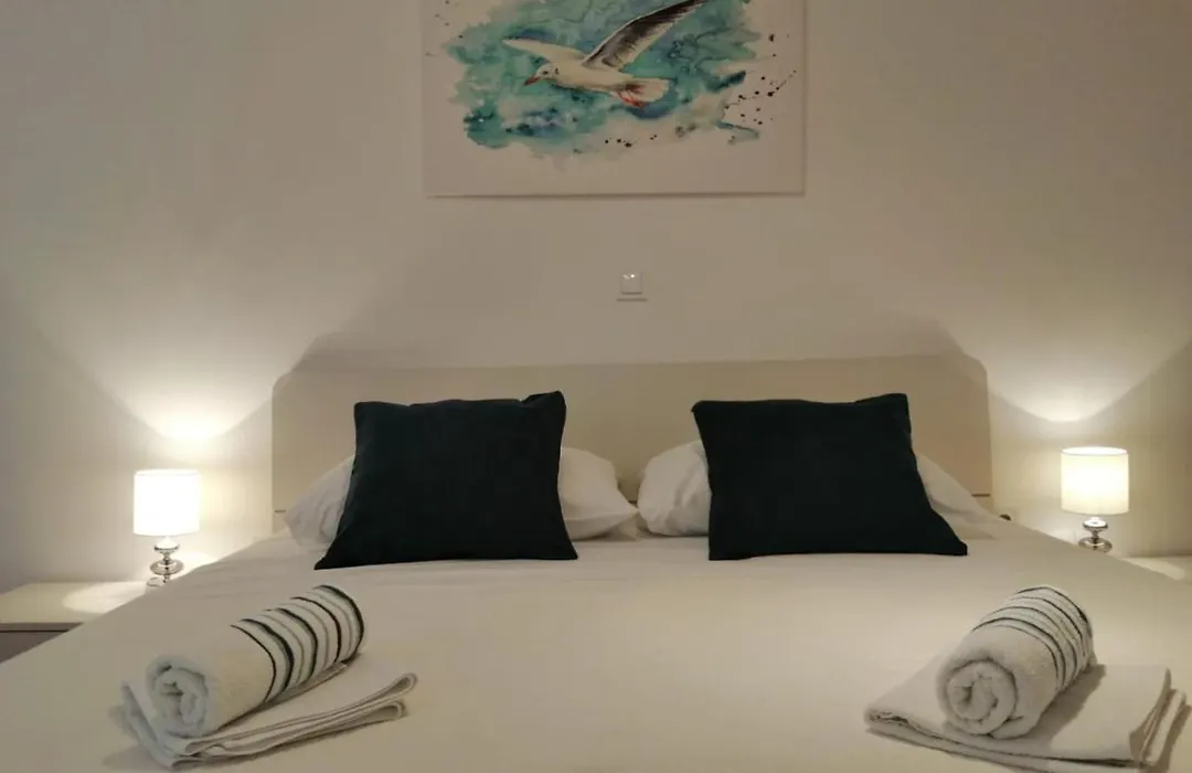 Room Mina-1