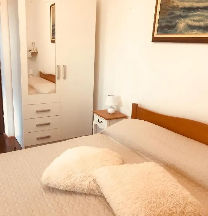 B. Ela Rooms-1