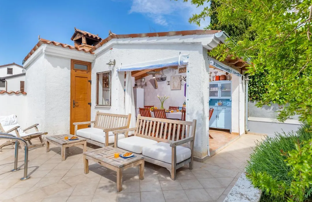 Nature & Sea Holiday Home With Pool-1