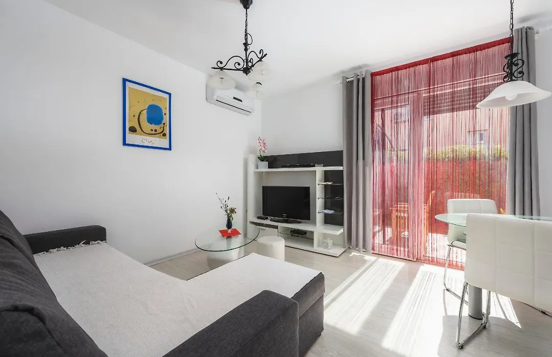 Mirjana House With Apartments-1