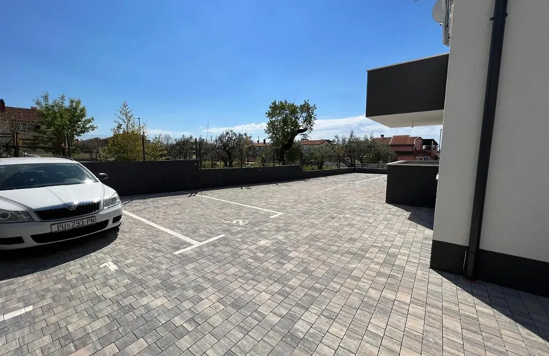 Apartment Sunrise With Private Parking-1