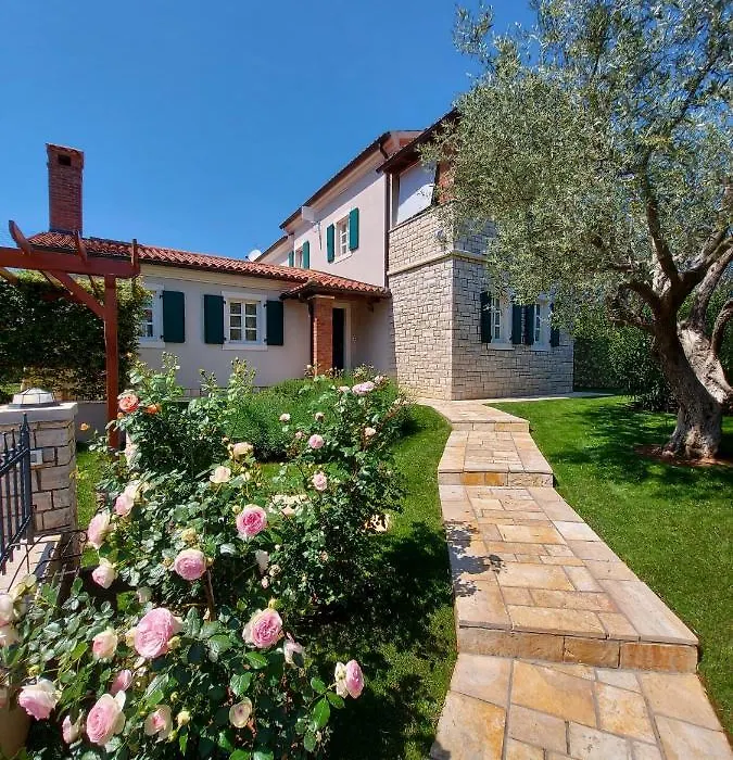 Luxury Villa Le Rose-1