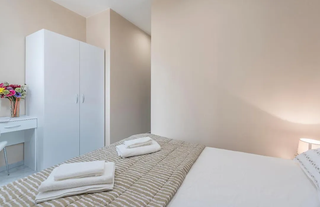 Roberto Rooms-1