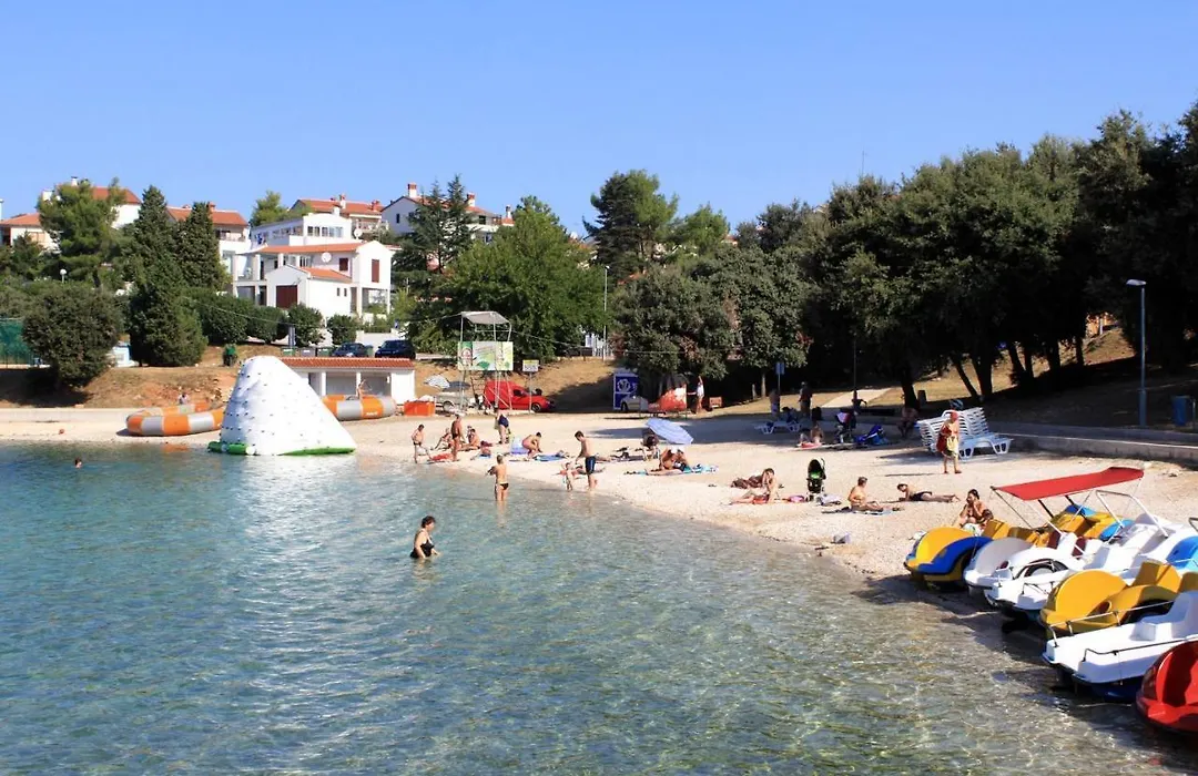 Apartments And Rooms With A Swimming Pool Pjescana Uvala, Pula - 19690-1