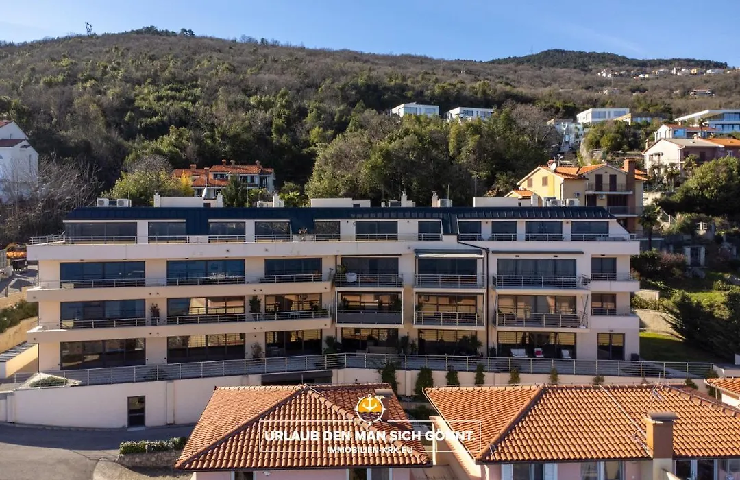 Schindler Luxury Penthouse - Sea View Terrace, Pool & Private Parking-1