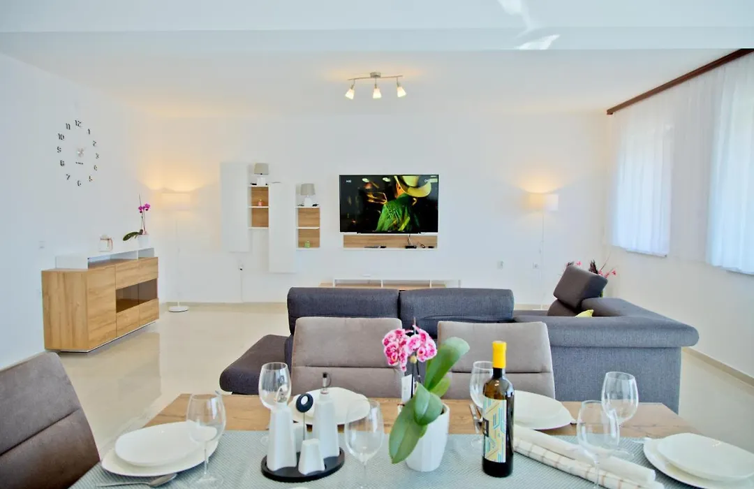 Apartment Karolina - Green Oasis With Free Parking-1