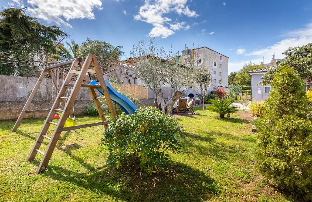 Lovely House With Garden Near City Centre-1