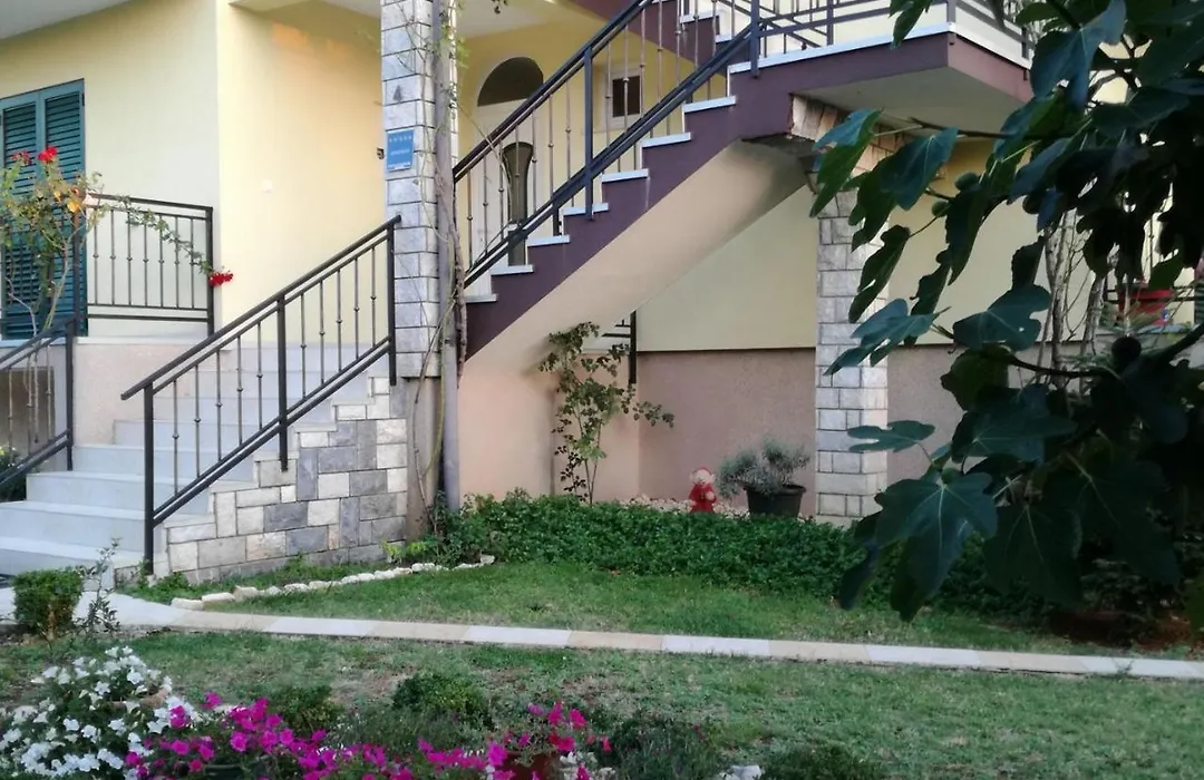Apertments Jenny For Max 8 Pax In Porec-1