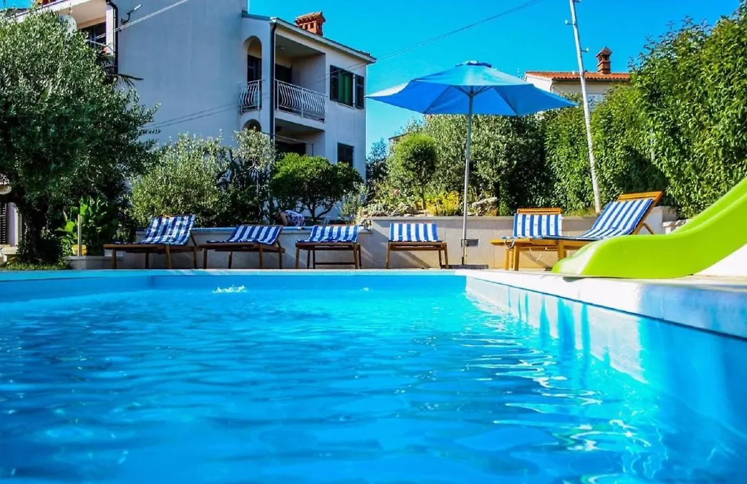 Apartments With Swimming Pool Pula - 7356-1