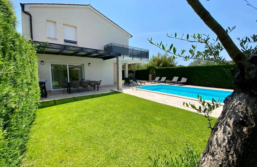 Villa Divina With Private Heated Pool-1
