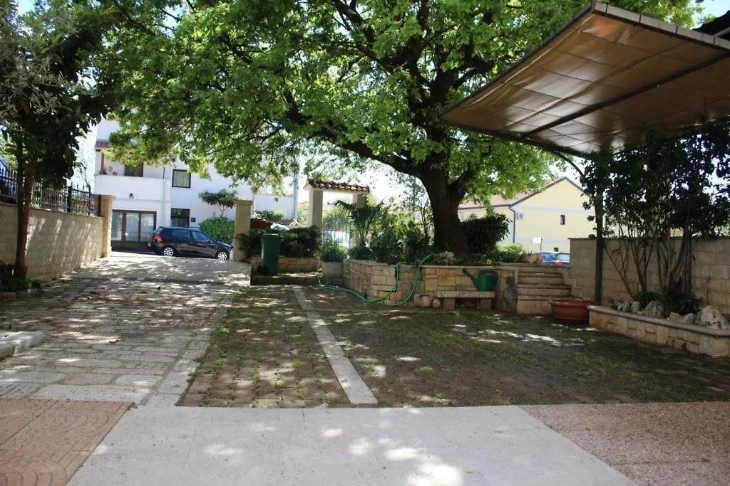 Apartment Maras-1