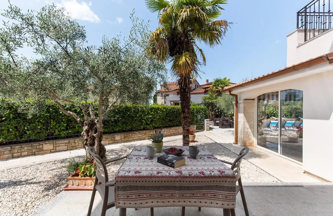 Villa Hope - Apartments With Shared Pool-1