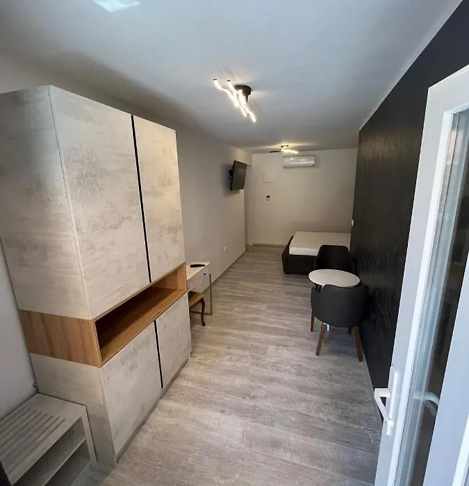 Rooms H&H Rovinj-1